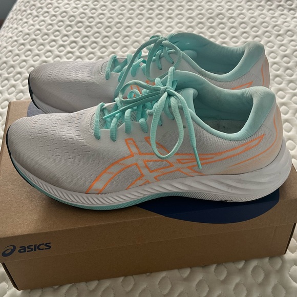 Like new ASICS Gel-Excite 9 Women’s Sneakers Size 11 - Picture 5 of 10